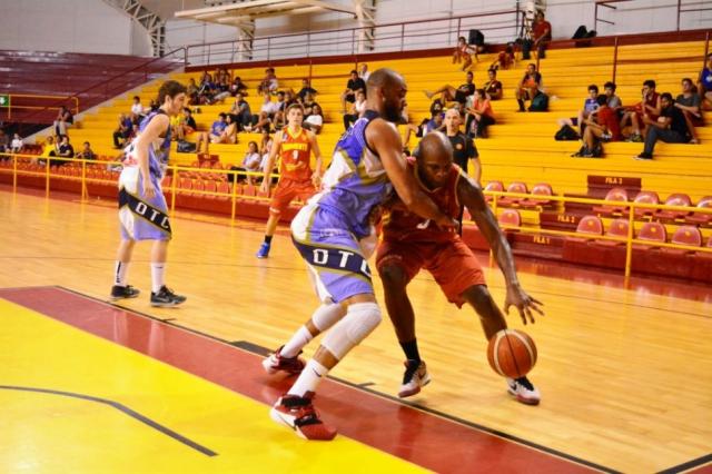 Uni�n y Atenas con holgura