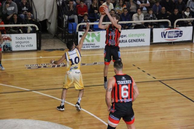 Estudiantes se qued� con el n�mero 1