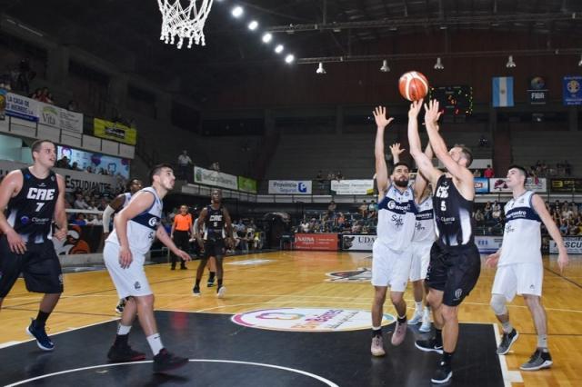 Estudiantes contin�a firme en el Maxi