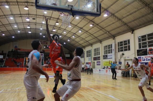 Echague sorprendi� afuera, Rivadavia por la m�nima