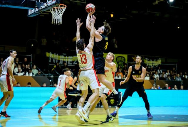 Obras aceler� en el 2do tiempo y se qued� con todo