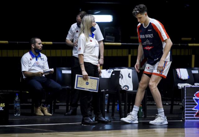 Cors: "Siempre quise estar en un cuerpo t�cnico masculino"