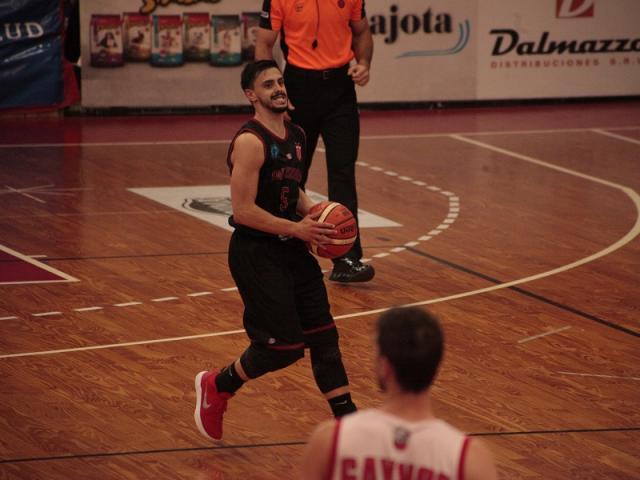 Un Halc�n que vuela alto