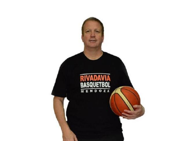 Fernando Minelli contin�a en Rivadavia
